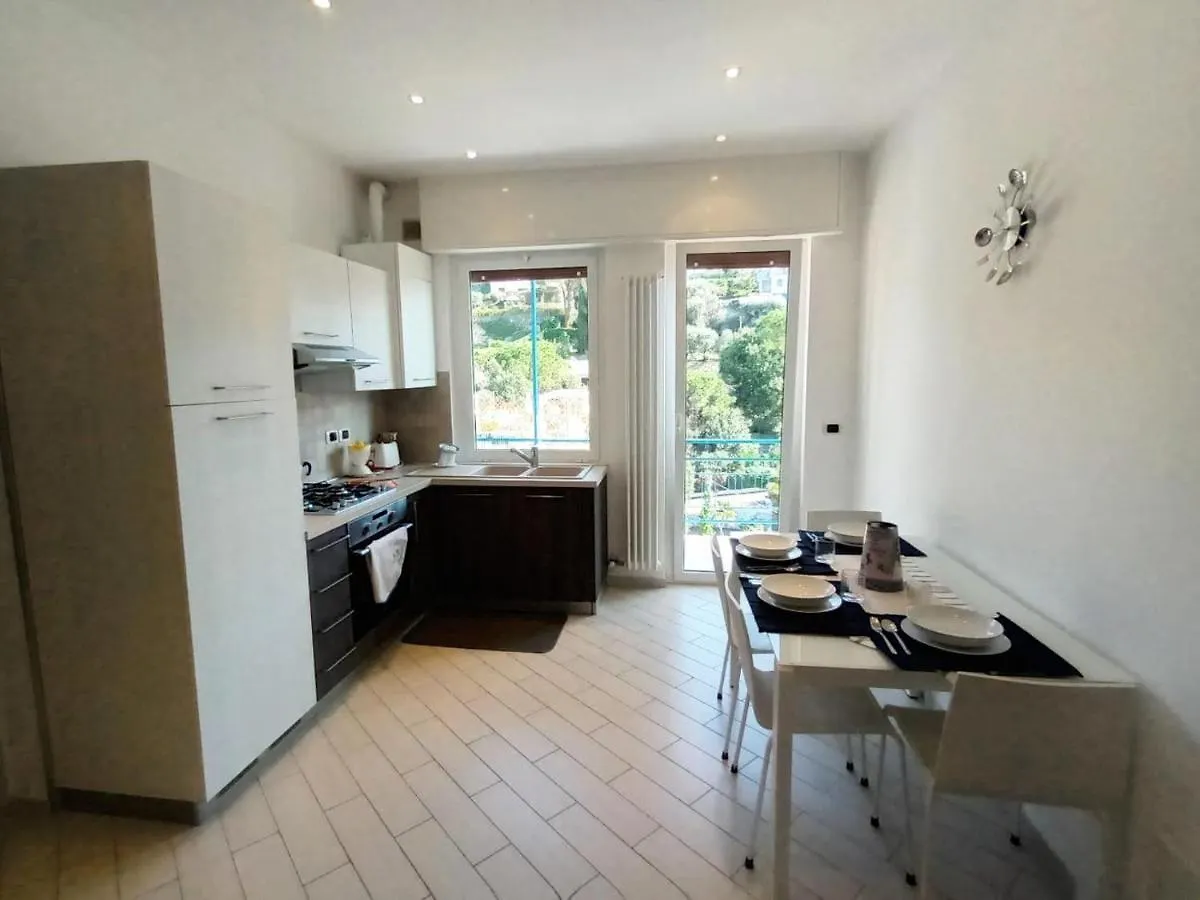Appartamento Con Stupenda Vista Mare Zona Bristol Rapallo 0*,