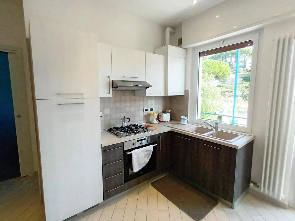 Appartamento Con Stupenda Vista Mare Zona Bristol Rapallo