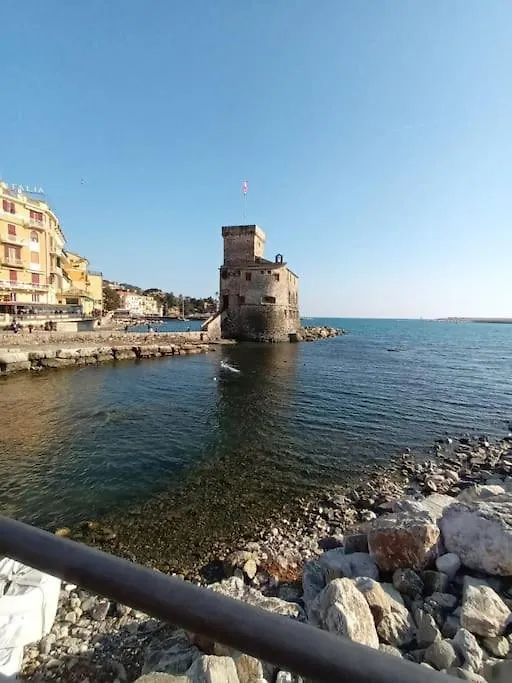 Appartamento Con Stupenda Vista Mare Zona Bristol Rapallo